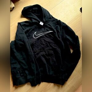 Nike Black Athletic Jackets Sleek Design